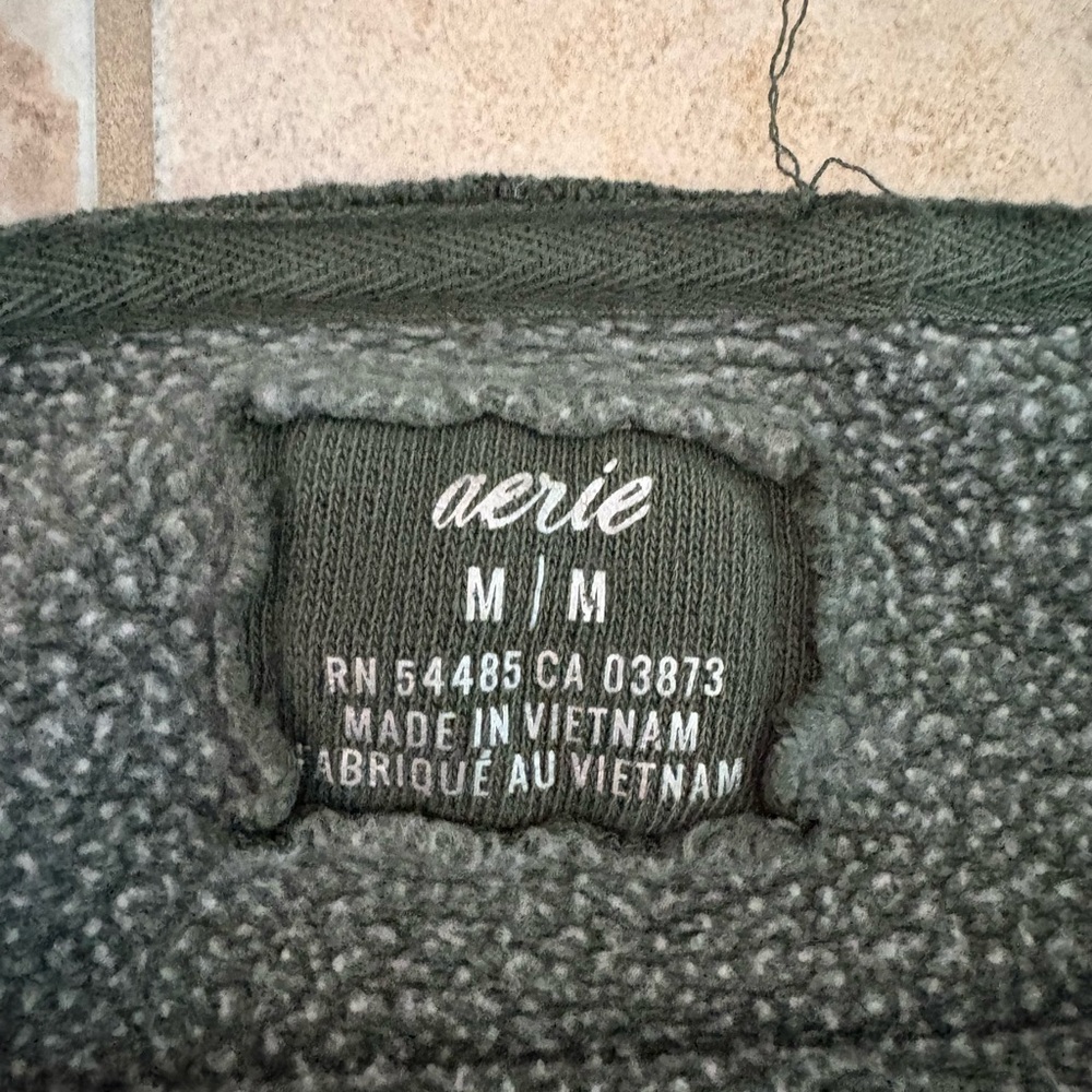 Aerie Women’s M Olive Green Crew Neck Sweater Pullover Pockets Athleisure Cozy - Picture 2 of 12
